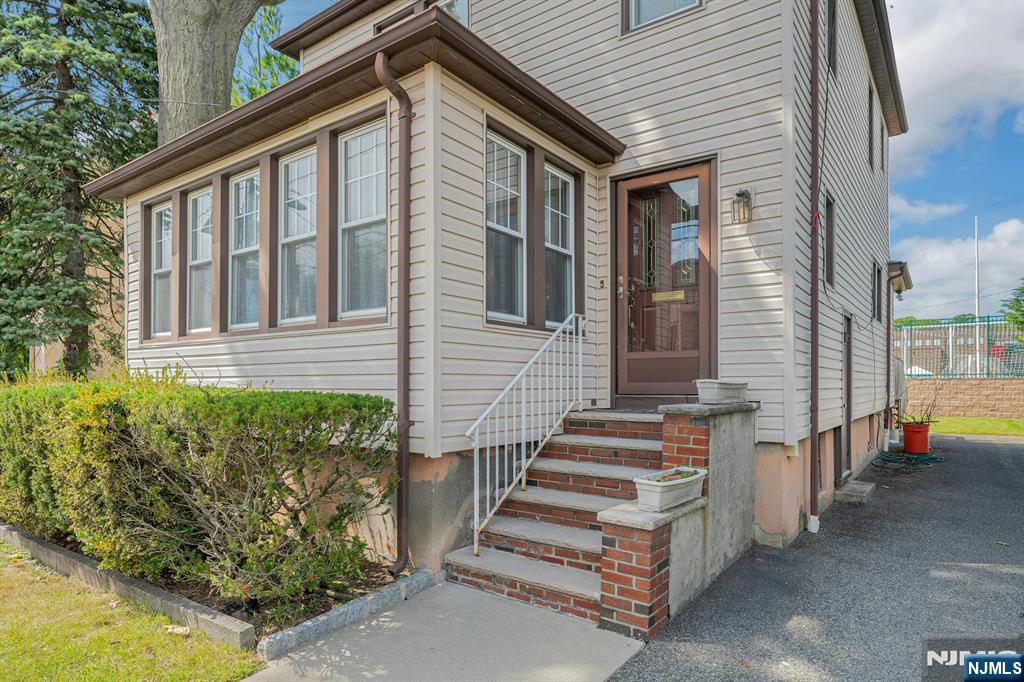 527 Brandon Place