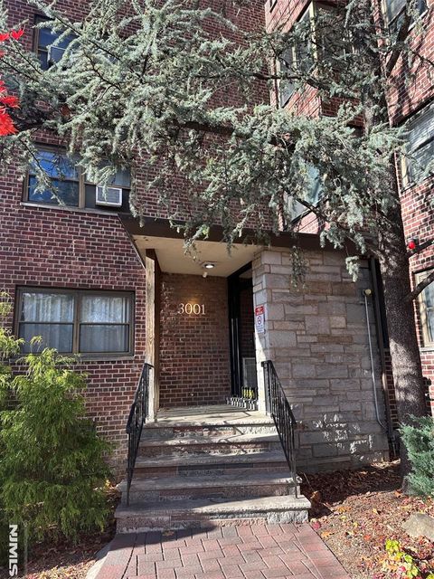 Photo of 3001 Edwin Ave #2E, Fort Lee, NJ 07024 (MLS # 25042106)