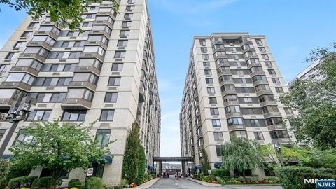 Photo of 316 Prospect Avenue #4E, Hackensack, NJ 07601 (MLS # 25034037)
