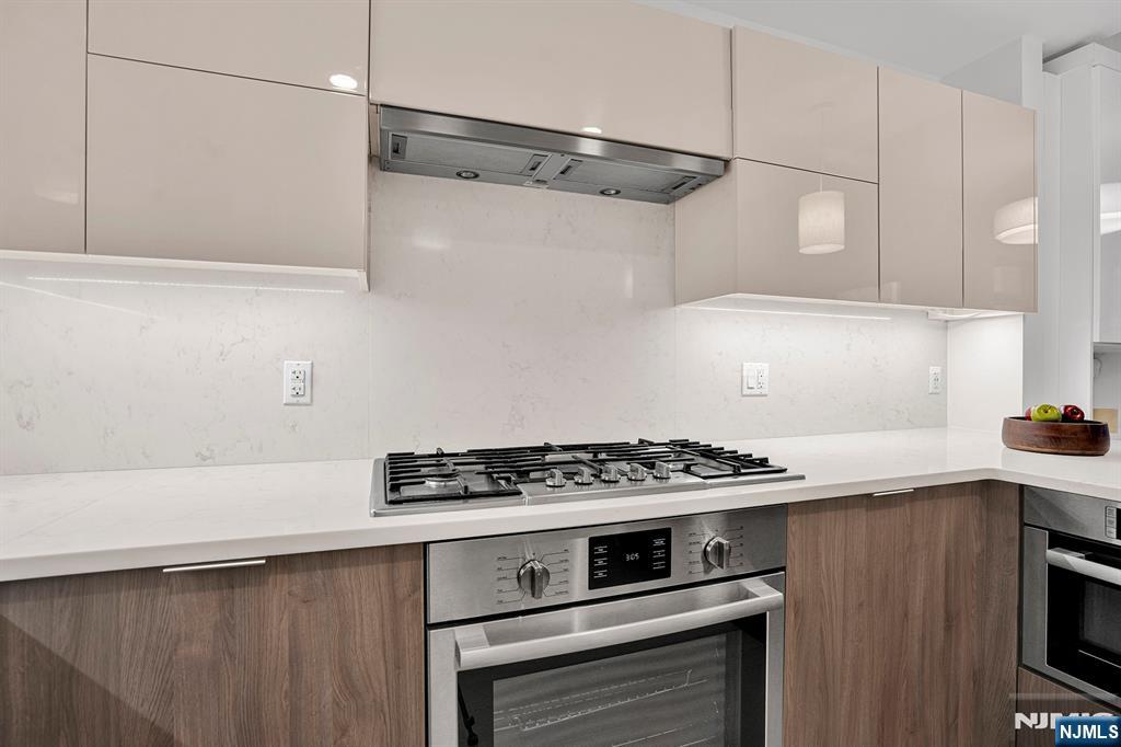 9 Ave At Port Imperial 605