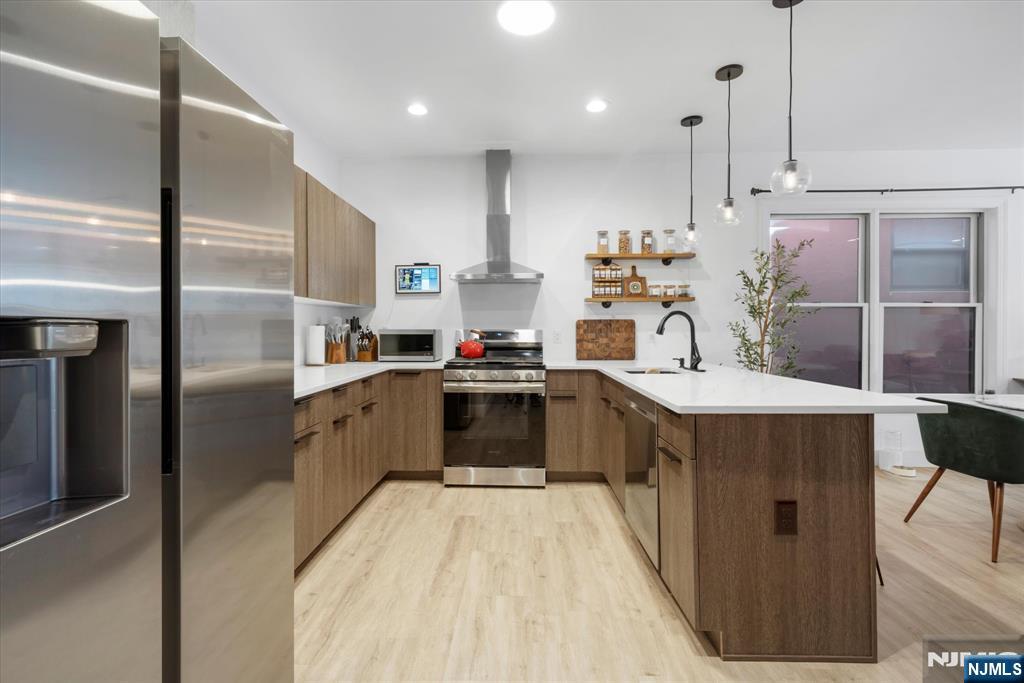 7008 Madison 202