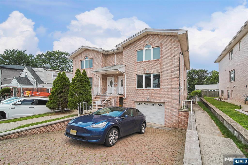 319B 7th Street