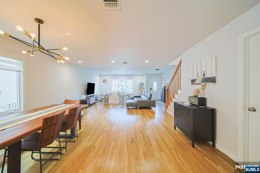 319B 7th Street