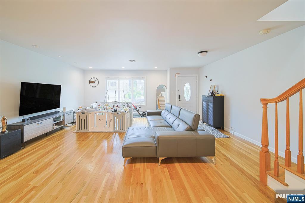 319B 7th Street