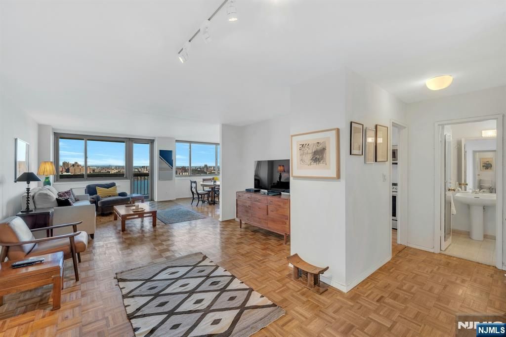 Photo of 1600 Parker Avenue #10D, Fort Lee, NJ 07024 (MLS # 25035683)