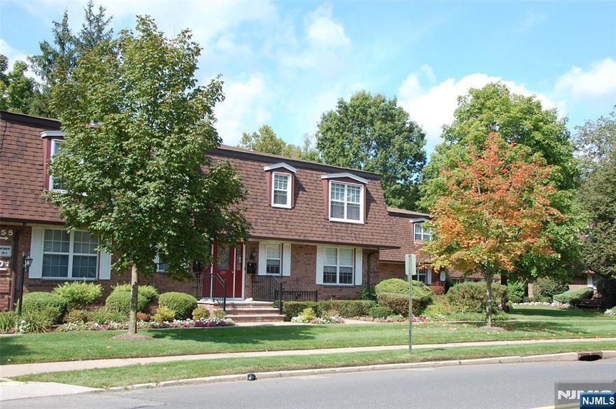 201-16 1 bedroom on the 2nd floor at Brentwood Manor. Galley kitchen with dishwasher and gas stove. Renovated bathroom. Central air. Onsite laundry room. Parking for 2 cars. Tenant pays gas and electric. No pets. No smoking. In order to qualify Tenant must earn 3x monthly rent and have credit score of 700 or more.