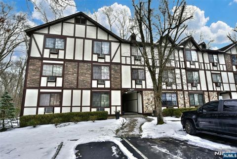 907 Thoreau Court Mahwah NJ 07430