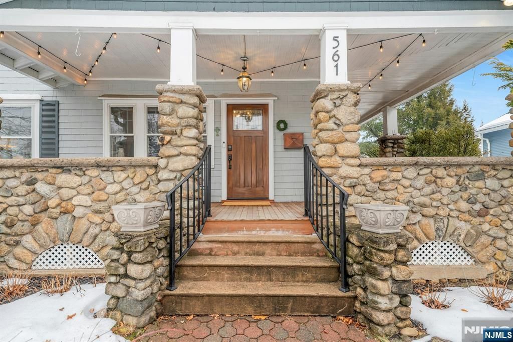 Photo of 561 Lincoln Avenue, Glen Rock, NJ 07452 (MLS # 26005358)