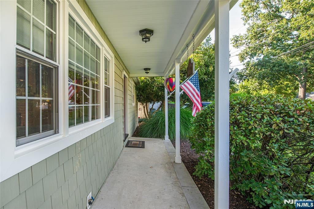 48 Oneida Avenue
