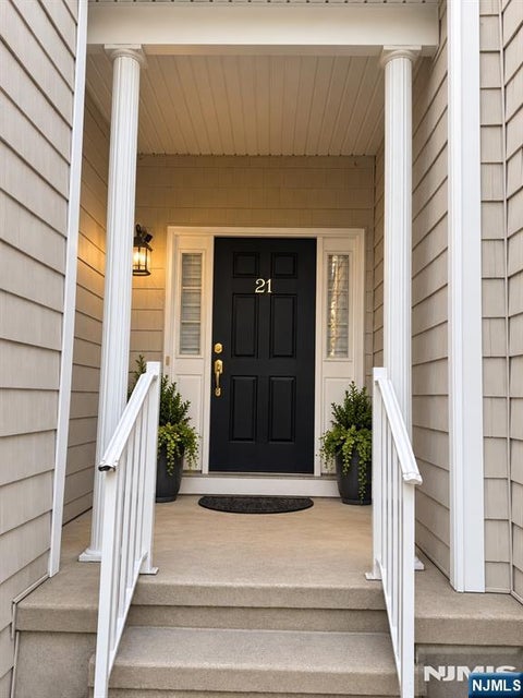 Photo of 21 Spring Hollow, Old Tappan, NJ 07675 (MLS # 26040080)