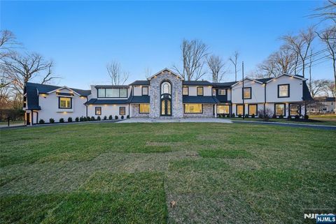 27 Applewood Drive, Upper Saddle River, NJ 07458 - #: 25010283