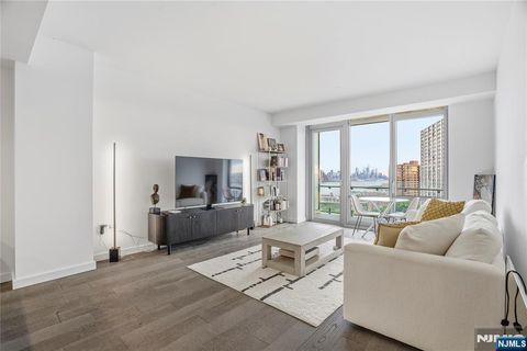 Photo of 320 Adolphus Avenue #911, Cliffside Park, NJ 07010 (MLS # 26019767)
