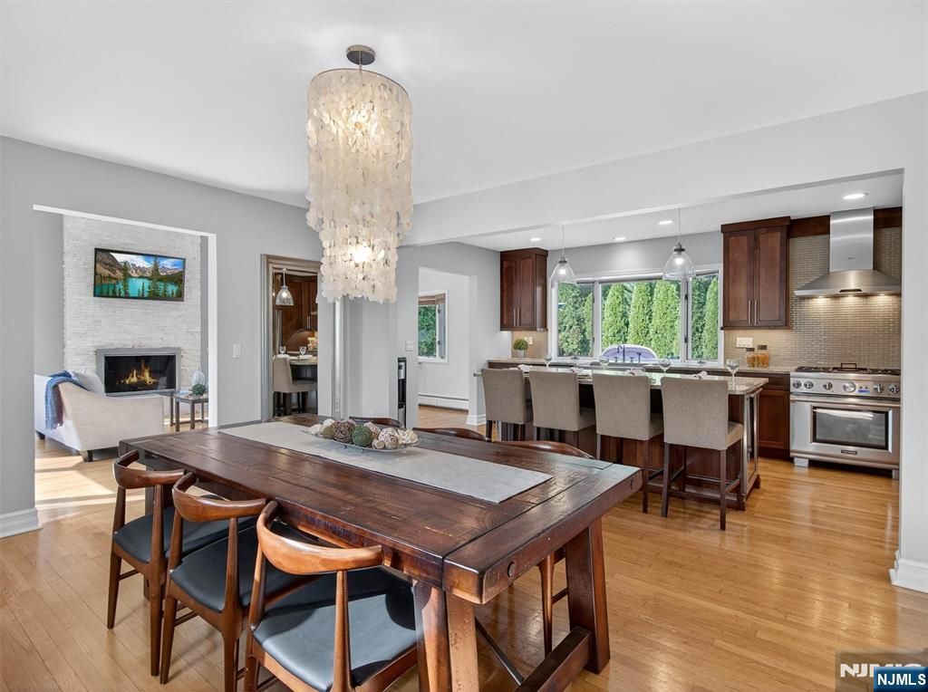 Photo of 81 Dora Avenue, Waldwick, NJ 07463 (MLS # 25036229)