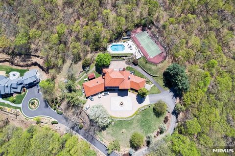 Photo of 912 Cherokee Lane, Franklin Lakes, NJ 07417 (MLS # 25036569) Photo of 912 Cherokee Lane, Franklin Lakes, NJ 07417 (MLS # 25036569)