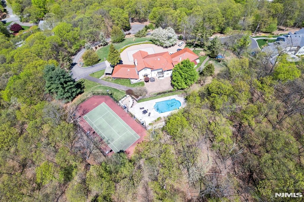 912 Cherokee Lane