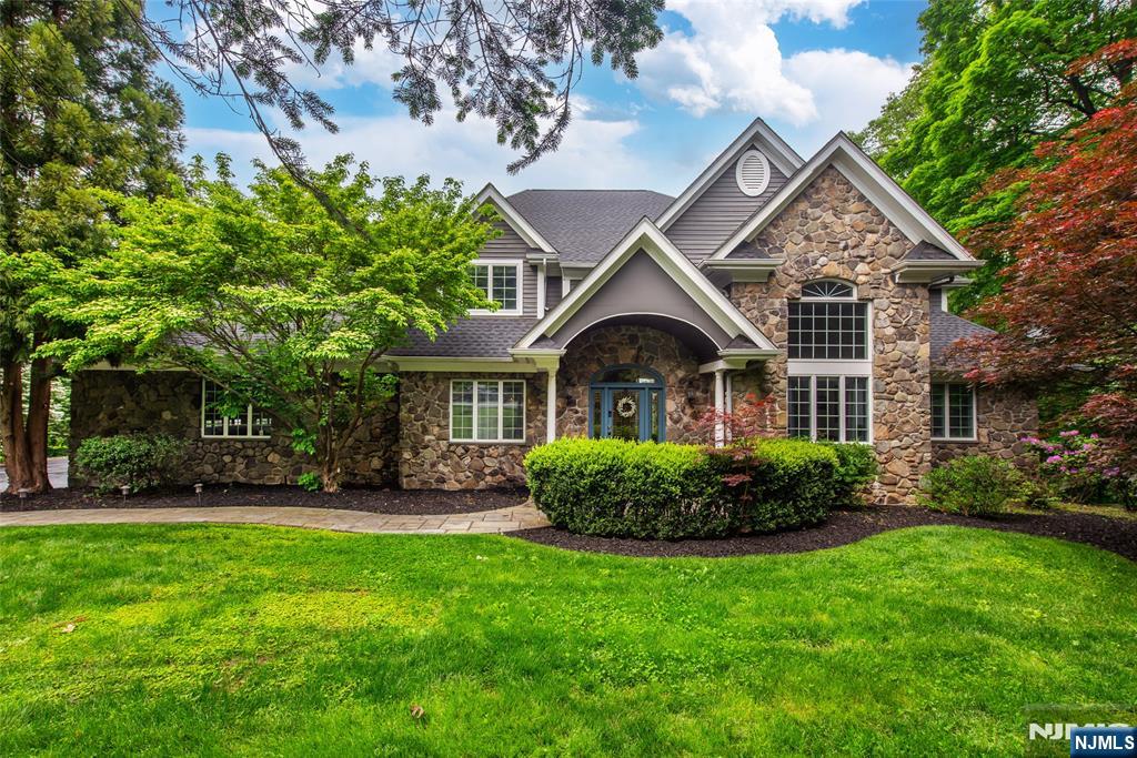 7 Briscoe, Ringwood, New Jersey - 4 Bedrooms  
5 Bathrooms  
15 Rooms - 