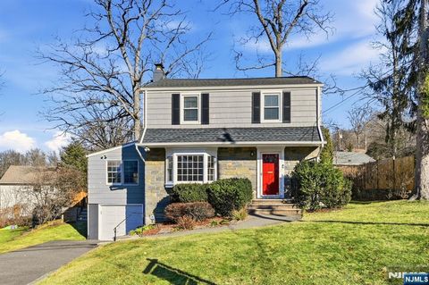 Photo of 34 W Lawn Road, Livingston, NJ 07039 (MLS # 26001457)