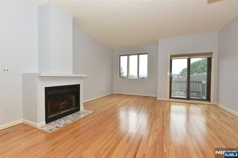 8 Massa Lane Edgewater NJ 07020