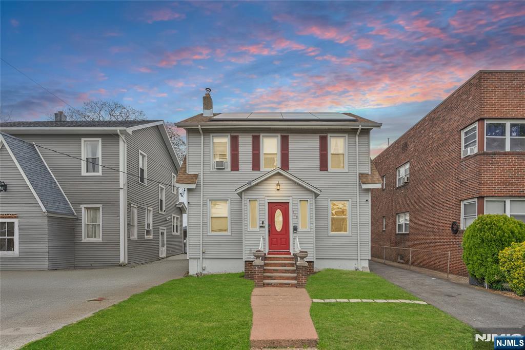 Property for Sale at 139 30th Street, Paterson, New Jersey - Bedrooms: 4 
Bathrooms: 3 
Rooms: 10  - $499,900
