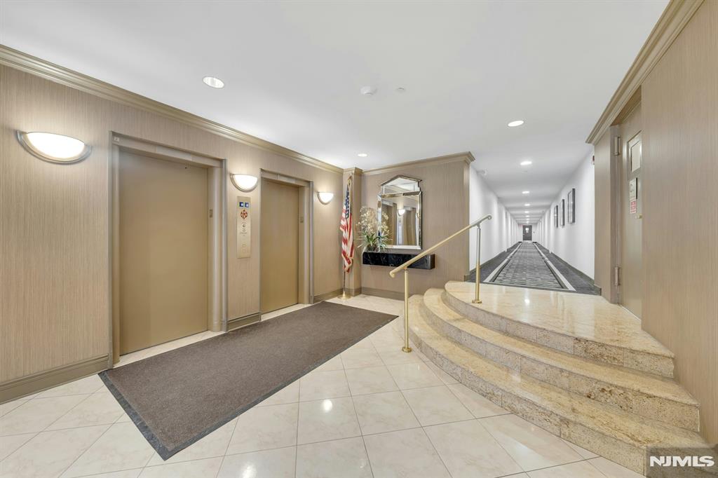 2200 Central Road 15C