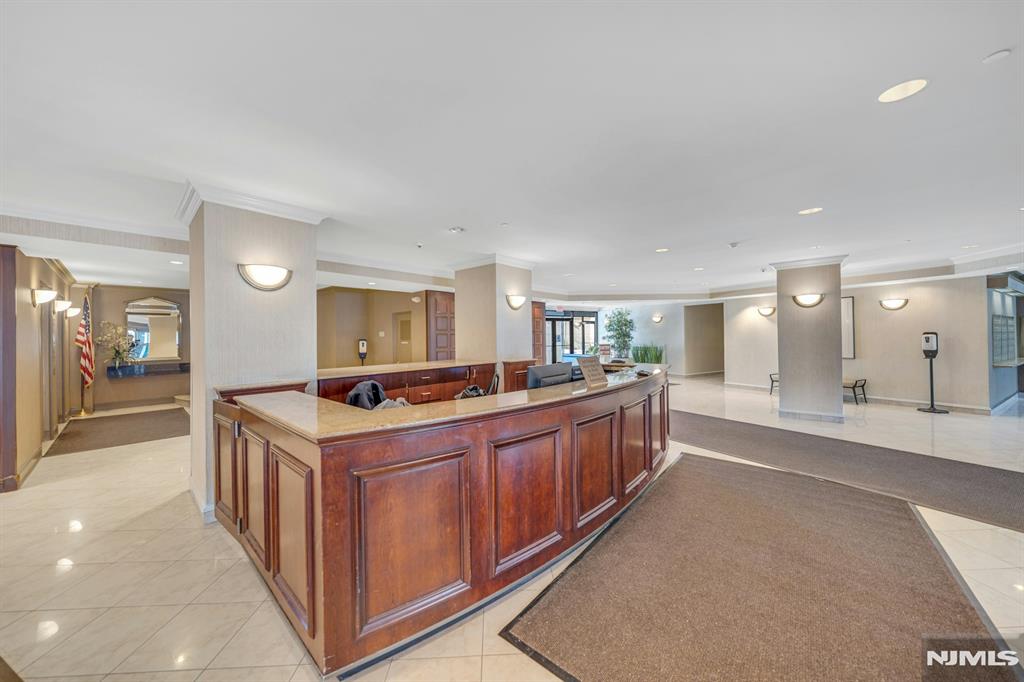 2200 Central Road 15C