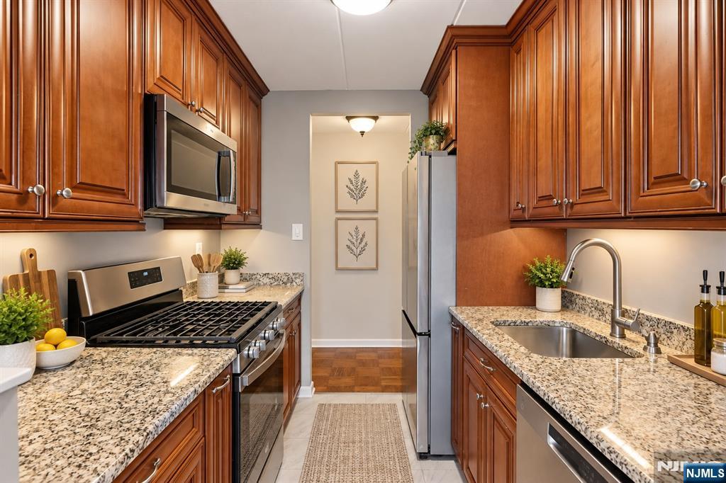 25 Jefferson Street 6D