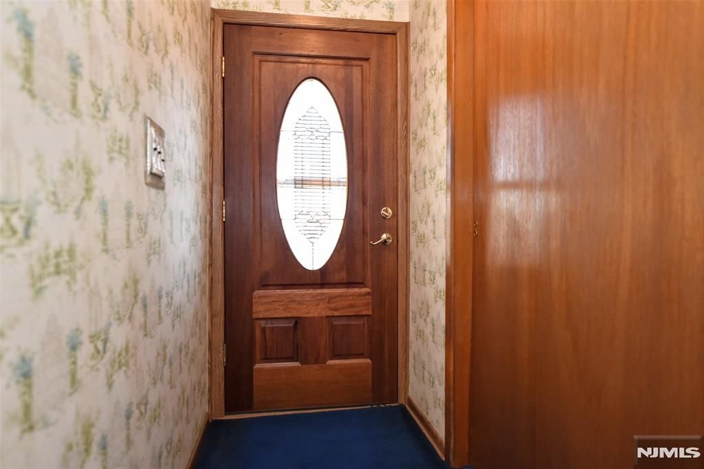 Photo of 394 Valley Road, Clifton, NJ 07013 (MLS # 25037917)