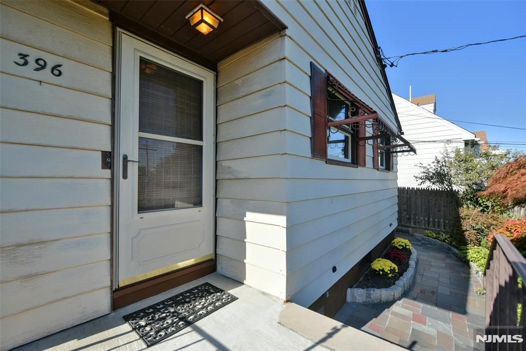 Photo of 394 Valley Road, Clifton, NJ 07013 (MLS # 25037917)