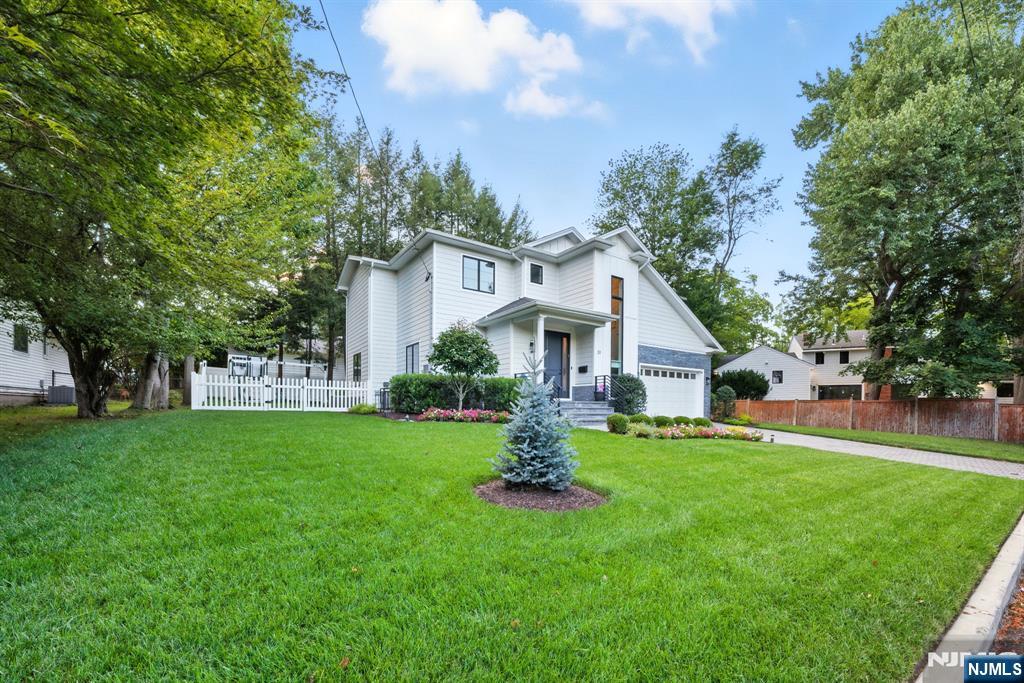 31 Holly Lane