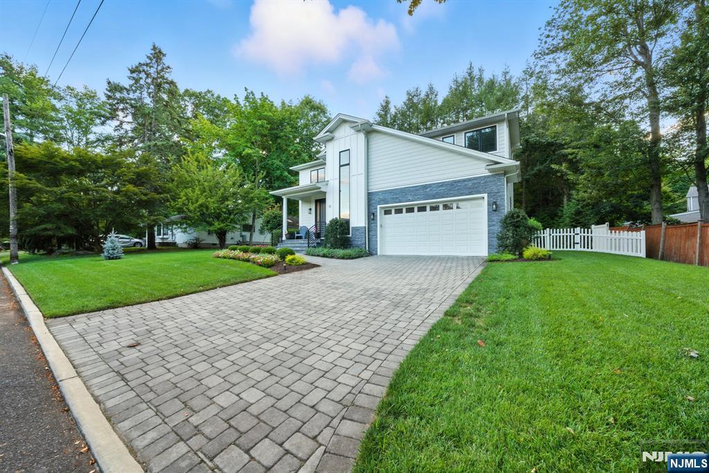 31 Holly Lane