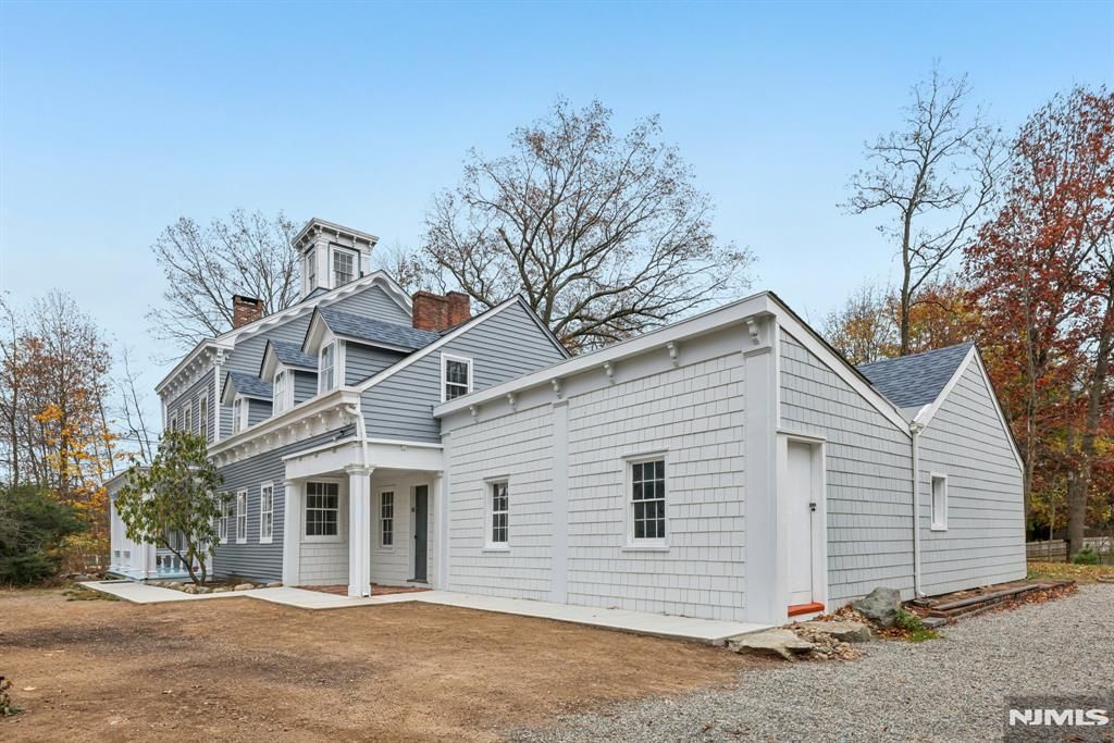 Photo of 142 Island Road, Mahwah, NJ 07430 (MLS # 25039632)