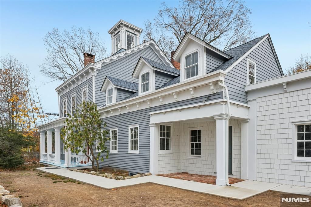 Photo of 142 Island Road, Mahwah, NJ 07430 (MLS # 25039632)