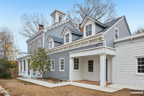 Photo of 142 Island Road, Mahwah, NJ 07430 (MLS # 25039632)