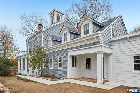 Photo of 142 Island Road, Mahwah, NJ 07430 (MLS # 25039632)