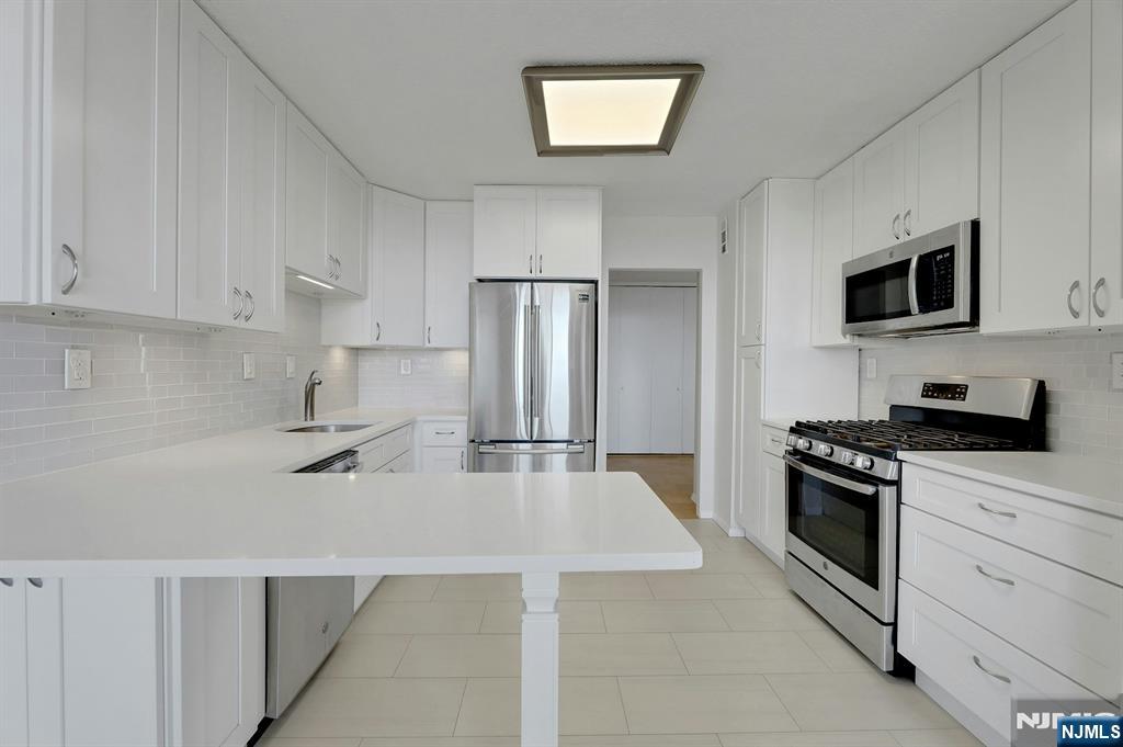 2150 Center Avenue 19e