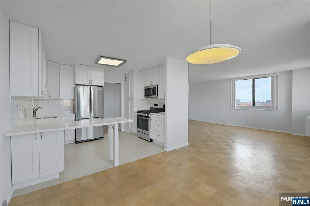 2150 Center Avenue 19e