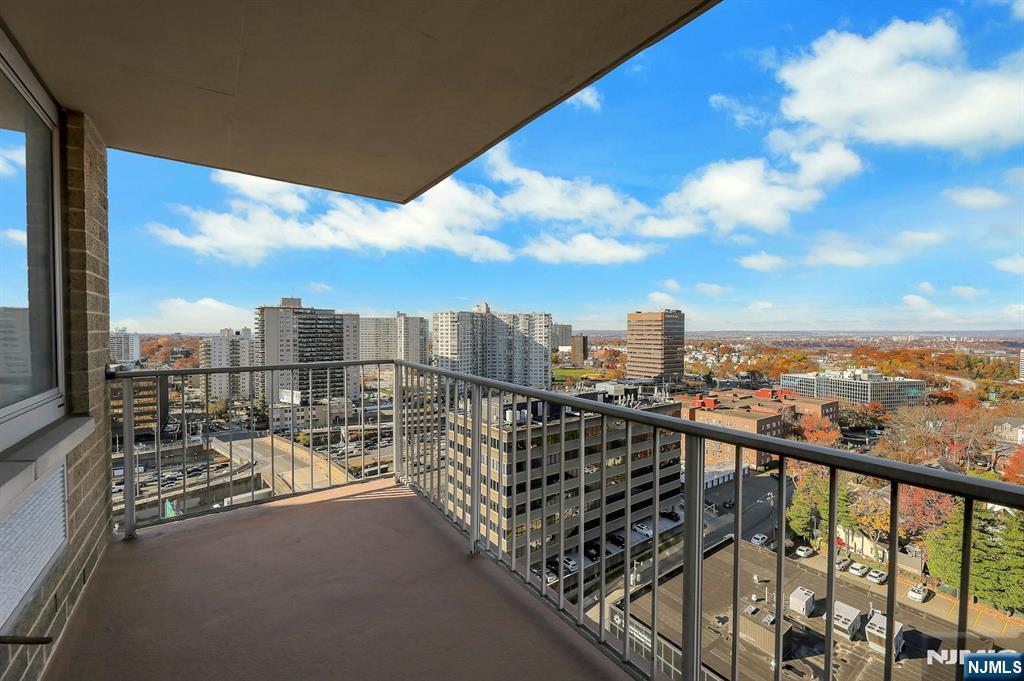 2150 Center Avenue 19e