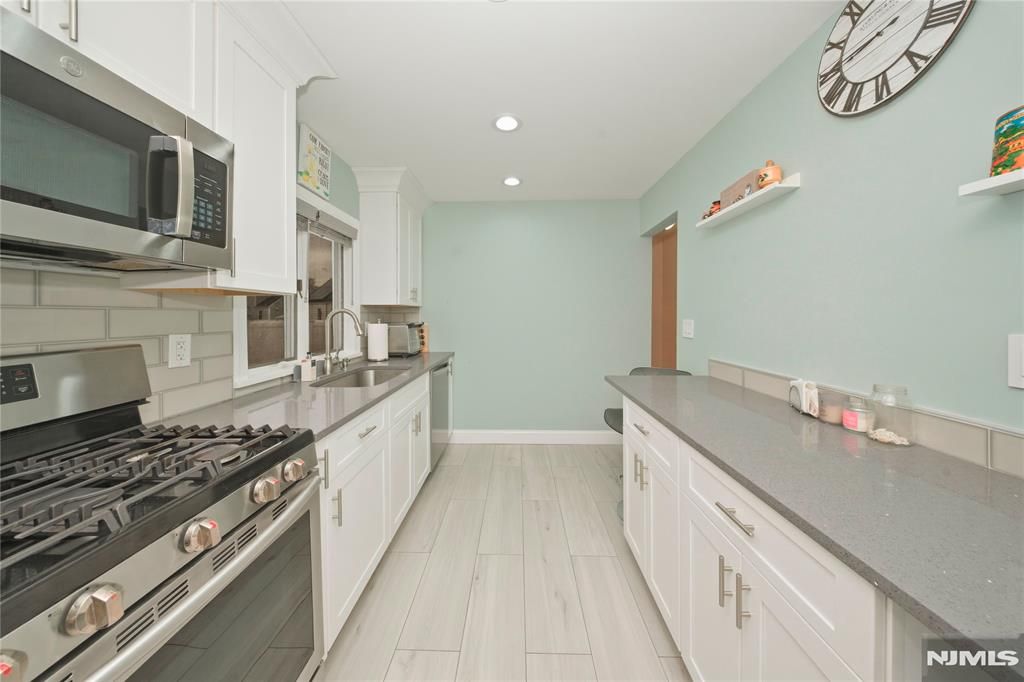 Photo of 130 Tuella Avenue, Elmwood Park, NJ 07407 (MLS # 26006912)