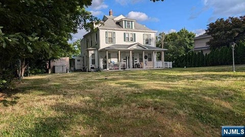 Photo of 20 N Farview Avenue, Paramus, NJ 07652 (MLS # 26033827)