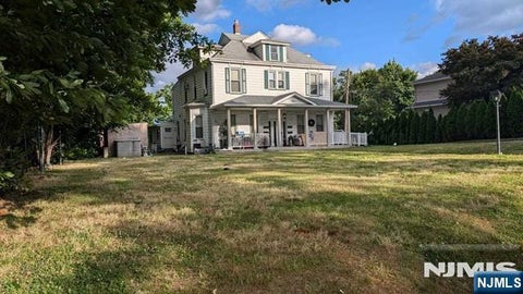 Photo of 20 N Farview Avenue, Paramus, NJ 07652 (MLS # 26033827)