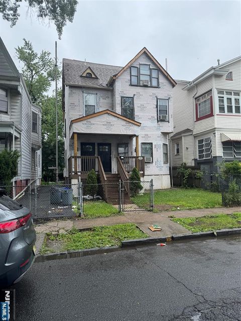 102 17th Street East Orange NJ 07017