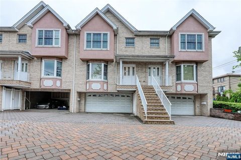 Photo of 425 West #B, Fort Lee, NJ 07024 (MLS # 26012419)