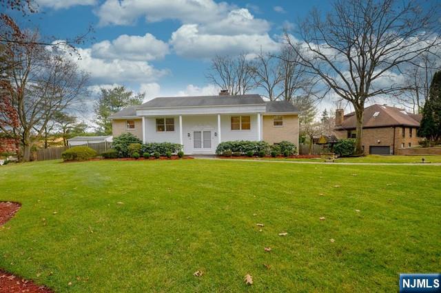 589 Barr Ct, River Vale, New Jersey - 5 Bedrooms  
3 Bathrooms  
8 Rooms - 
