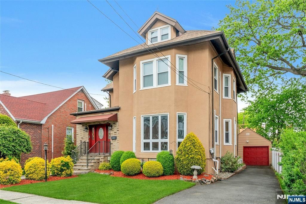 Photo of 1130 Edgewood Lane, Fort Lee, NJ 07024 (MLS # 26017082)
