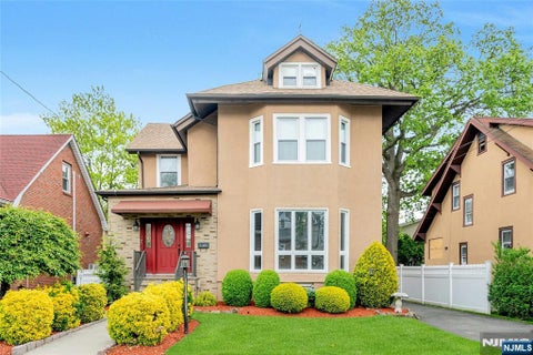 Photo of 1130 Edgewood Lane, Fort Lee, NJ 07024 (MLS # 26017082)