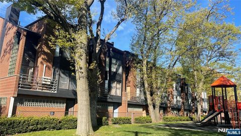 Photo of 1275 Anderson Avenue #A4, Fort Lee, NJ 07024 (MLS # 26014334)