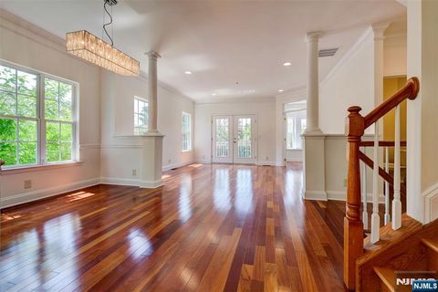 27 Mallard Place Secaucus NJ 07094