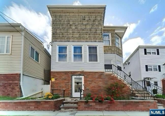 Property for Sale at 250 Maple St, Kearny, New Jersey - Bedrooms: 6 
Bathrooms: 3 
Rooms: 11  - $799,000