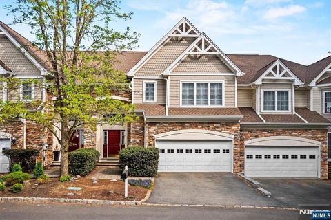 4 Shadow Lane Oakland NJ 07436