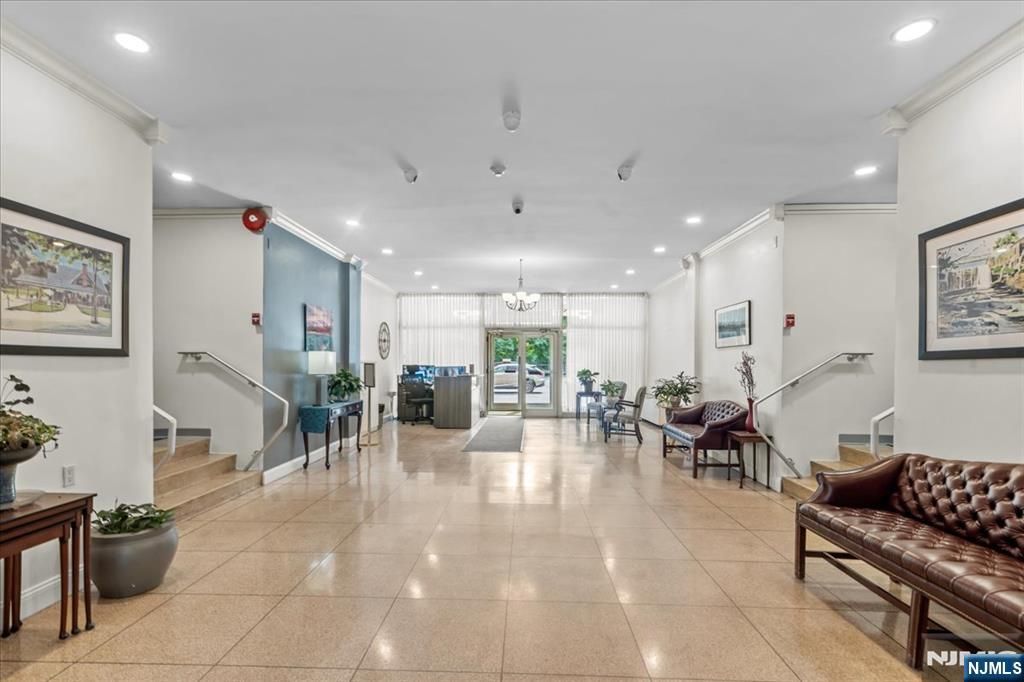 Photo of 926 Bloomfield Ave #5E, Glen Ridge, NJ 07028 (MLS # 26007101)